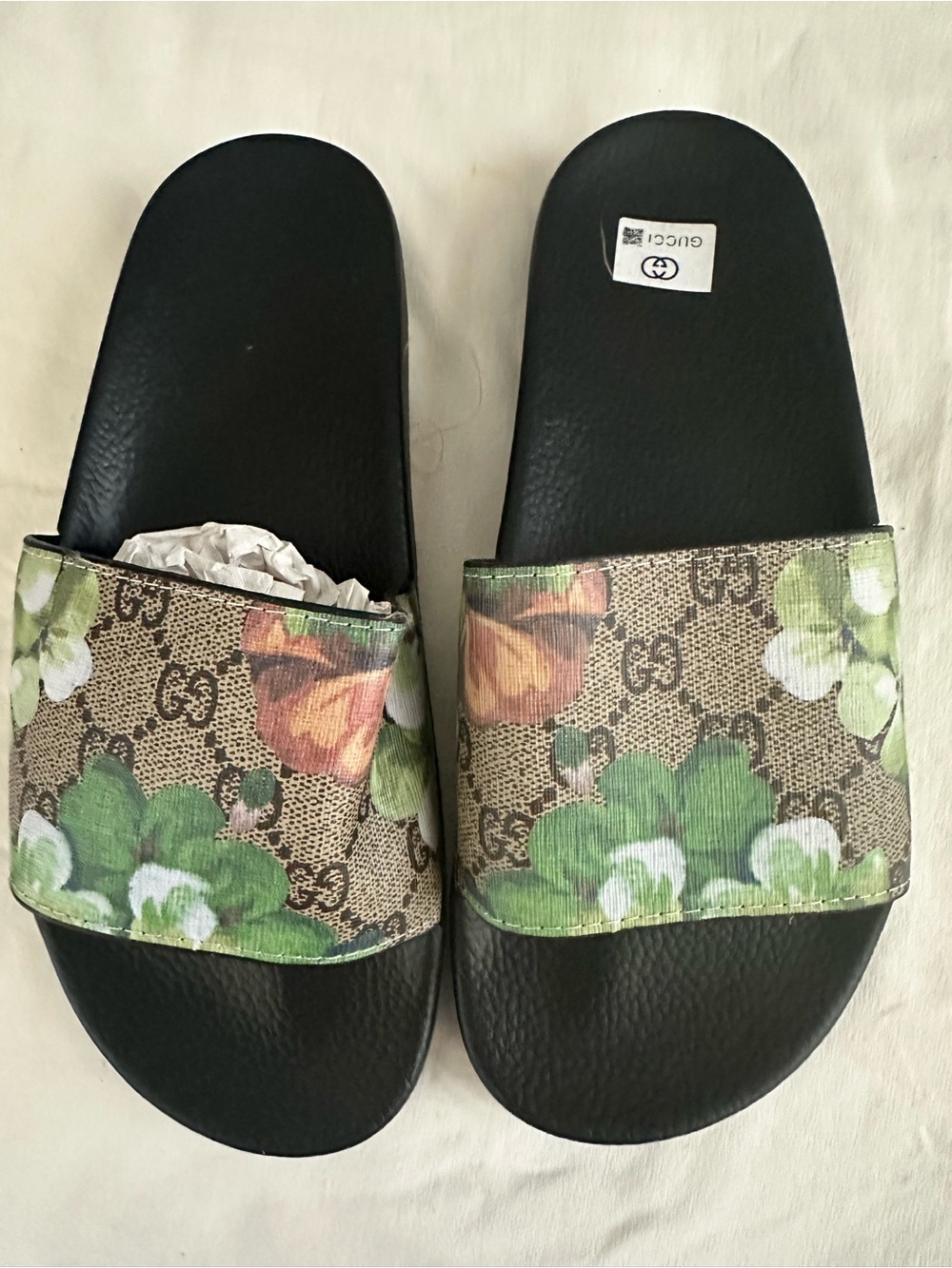 Gucci Beige GG Floral Logo Slide Sandals with Green Accents - Picture 1 of 4